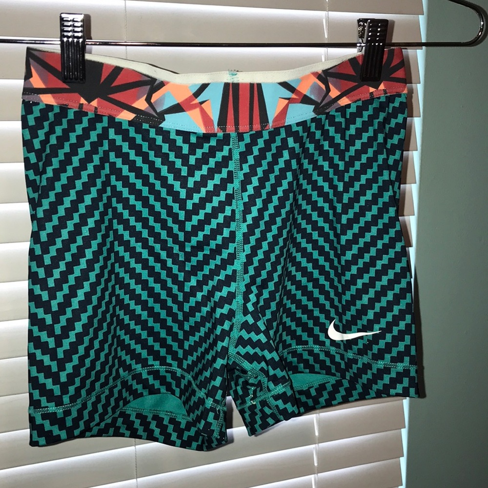 Nike Dri-Fit Patterned 3 Inch Shorts Size Medium - Picture 2 of 5